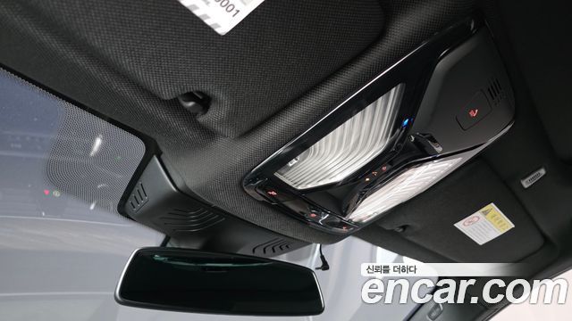 BMW 5-Series 2018 — photo 26