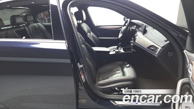 BMW 5-Series 2018 — photo 16