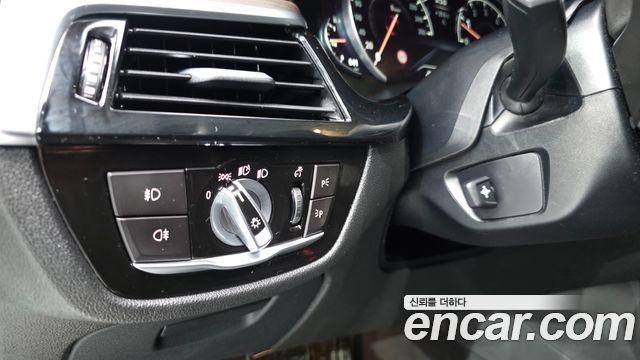 BMW 5-Series 2018 — photo 27