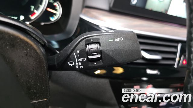 BMW 5-Series 2018 — photo 28