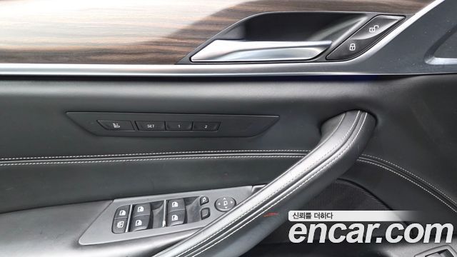 BMW 5-Series 2018 — photo 29