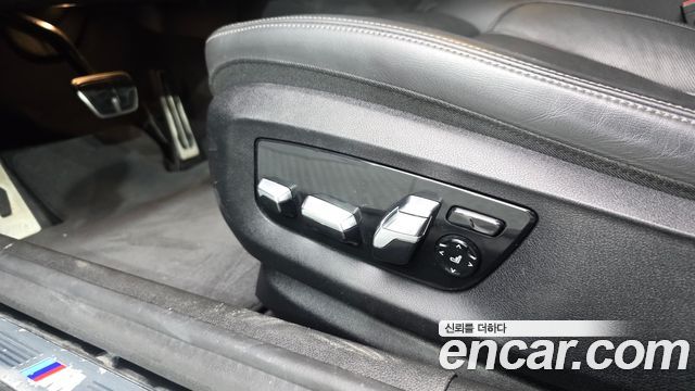 BMW 5-Series 2018 — photo 31