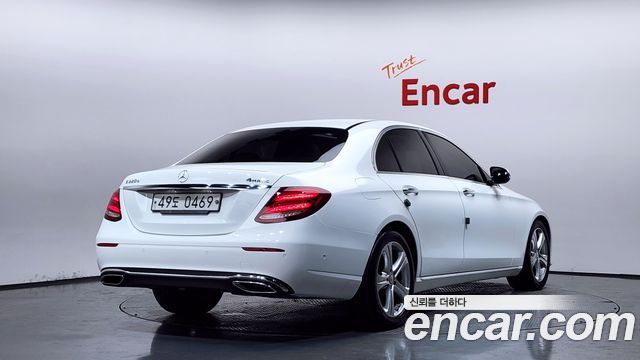 Mercedes-Benz E-Class 2017 — photo 2