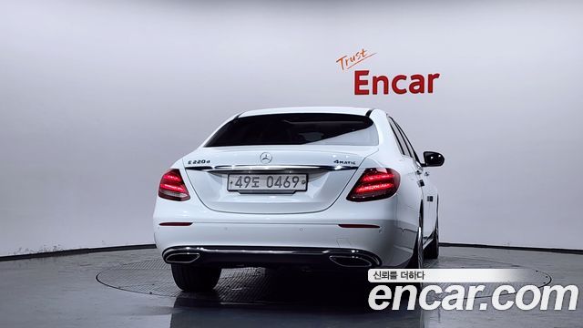 Mercedes-Benz E-Class 2017 — photo 4