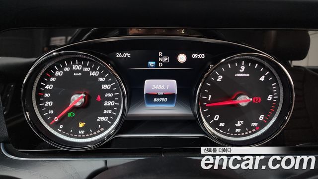 Mercedes-Benz E-Class 2017 — photo 8