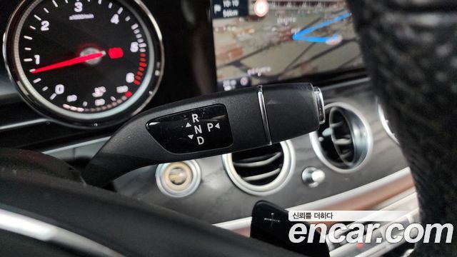 Mercedes-Benz E-Class 2017 — photo 9