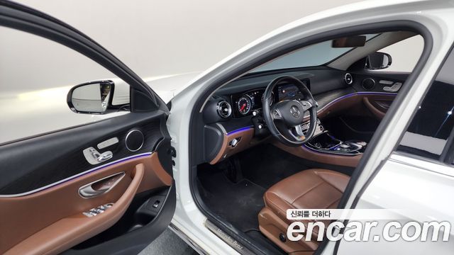 Mercedes-Benz E-Class 2017 — photo 10