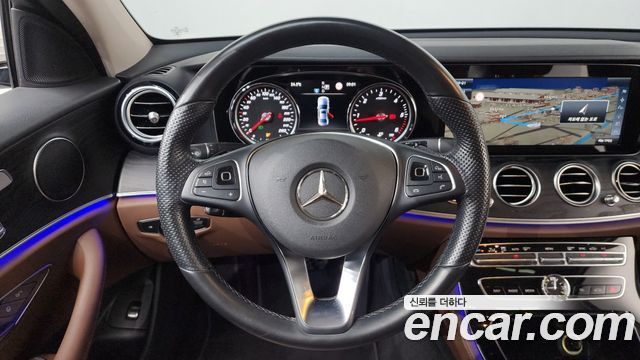 Mercedes-Benz E-Class 2017 — photo 12