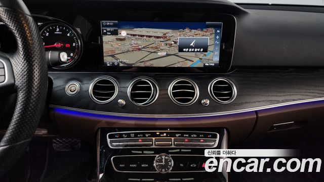 Mercedes-Benz E-Class 2017 — photo 13