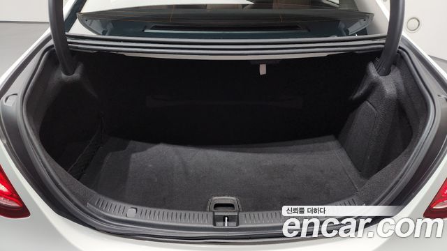 Mercedes-Benz E-Class 2017 — photo 17