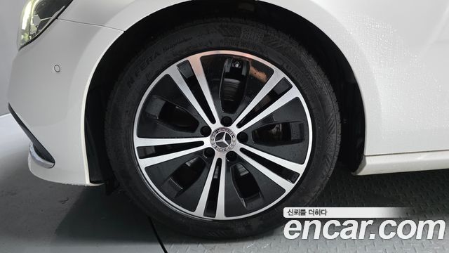 Mercedes-Benz E-Class 2021 — photo 5