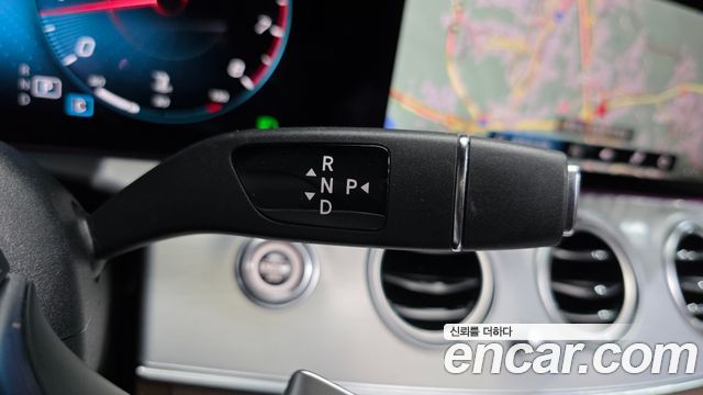 Mercedes-Benz E-Class 2021 — photo 12
