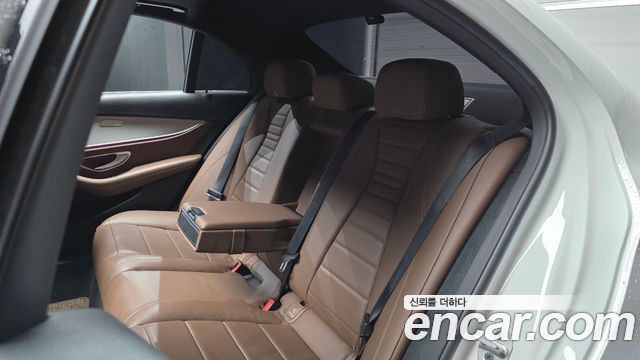 Mercedes-Benz E-Class 2021 — photo 18
