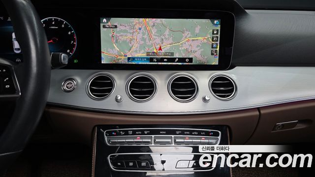 Mercedes-Benz E-Class 2021 — photo 19