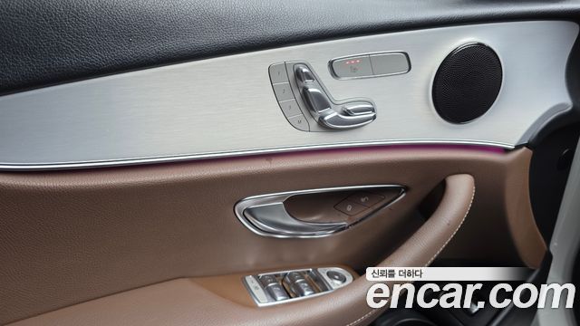 Mercedes-Benz E-Class 2021 — photo 26