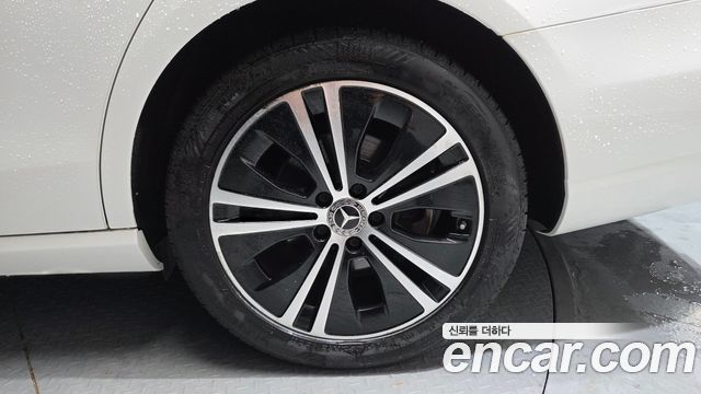 Mercedes-Benz E-Class 2021 — photo 7