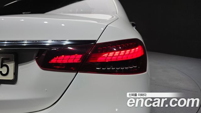 Mercedes-Benz E-Class 2021 — photo 9