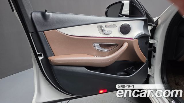 Mercedes-Benz E-Class 2021 — photo 14