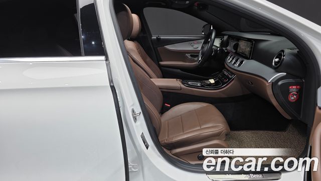 Mercedes-Benz E-Class 2021 — photo 16