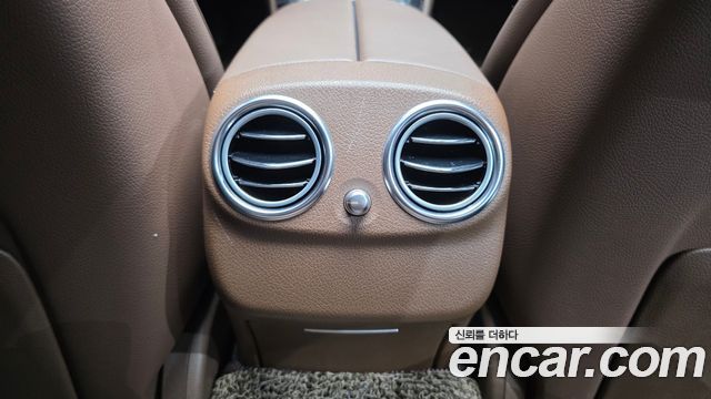 Mercedes-Benz E-Class 2021 — photo 31