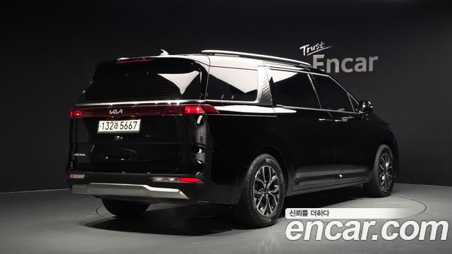 Kia Canival 2023 — photo 2