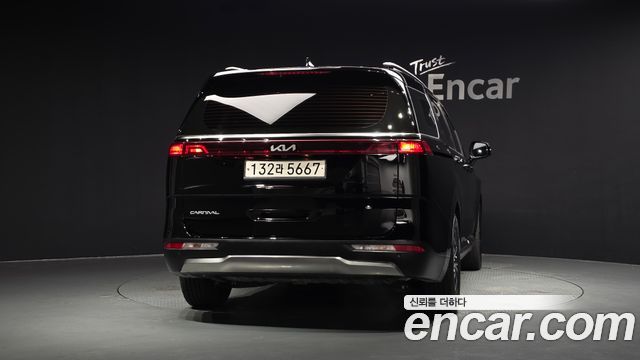 Kia Canival 2023 — photo 4
