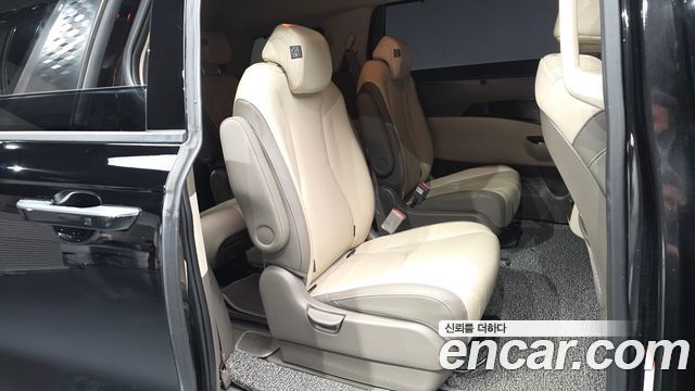 Kia Canival 2023 — photo 18