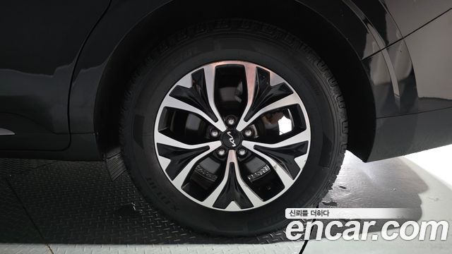 Kia Canival 2023 — photo 7