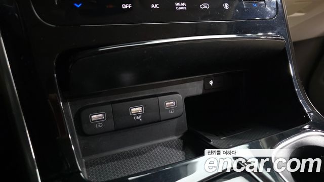 Kia Canival 2023 — photo 16
