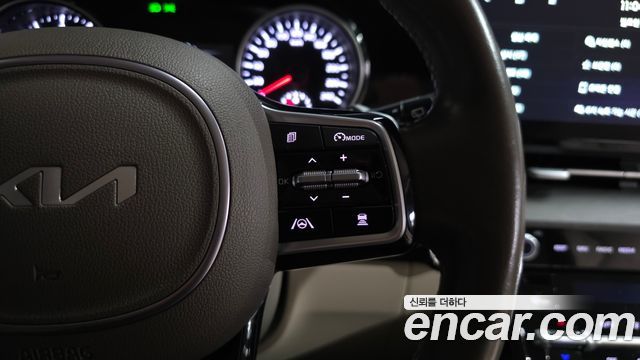 Kia Canival 2023 — photo 32