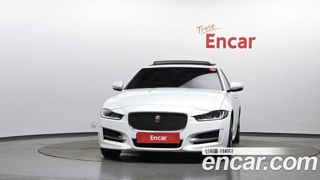Jaguar XE 2019 — photo 3