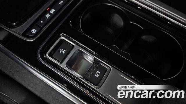 Jaguar XE 2019 — photo 24