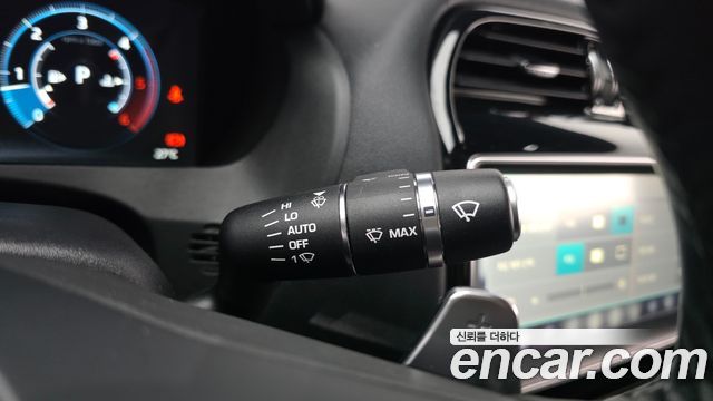 Jaguar XE 2019 — photo 26