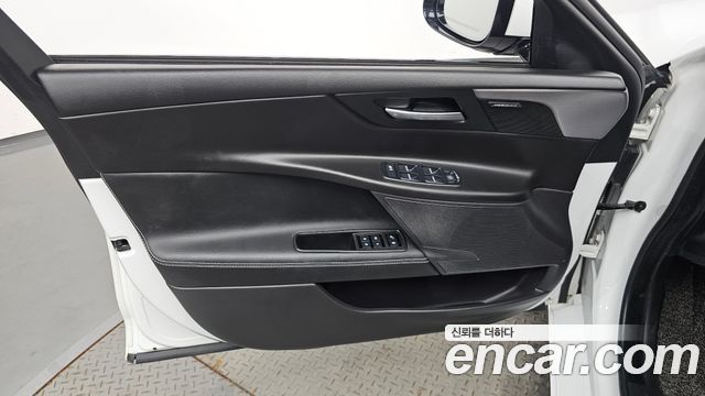 Jaguar XE 2019 — photo 14