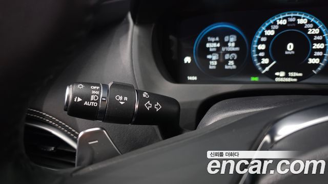 Jaguar XE 2019 — photo 27
