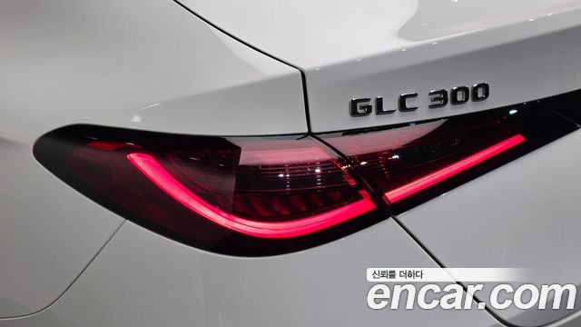 Mercedes-Benz GLC-Class 2025 — photo 9