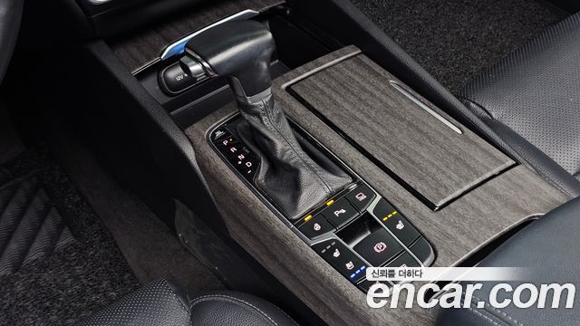 Kia K7 2018 — photo 12