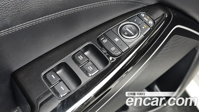Kia K7 2018 — photo 25