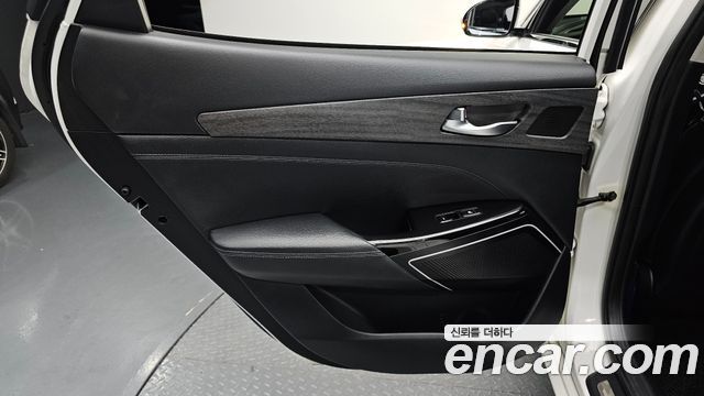 Kia K7 2018 — photo 15