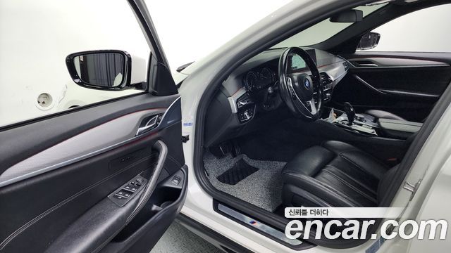 BMW 5-Series 2017 — photo 13