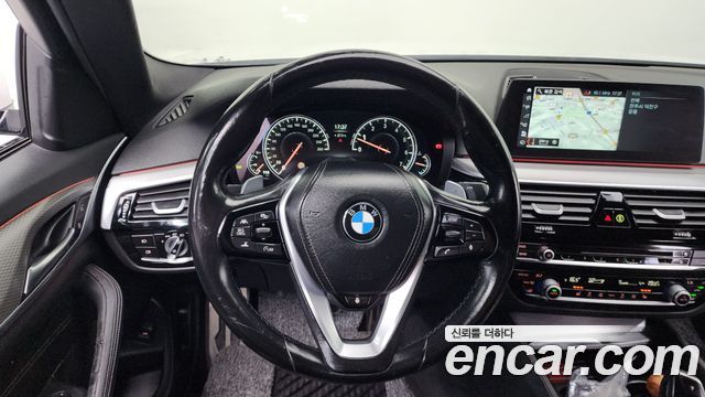 BMW 5-Series 2017 — photo 14