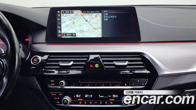 BMW 5-Series 2017 — photo 15