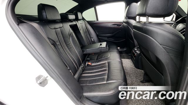 BMW 5-Series 2017 — photo 19