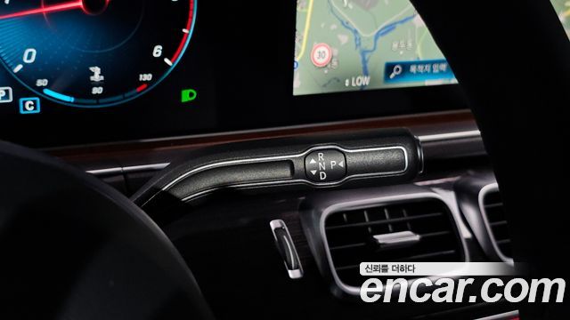 Mercedes-Benz GLE-Class 2023 — photo 12
