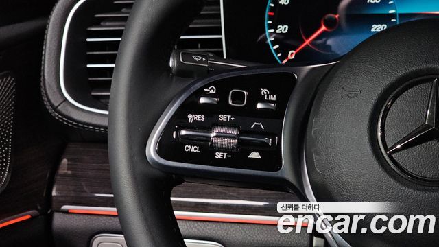 Mercedes-Benz GLE-Class 2023 — photo 24