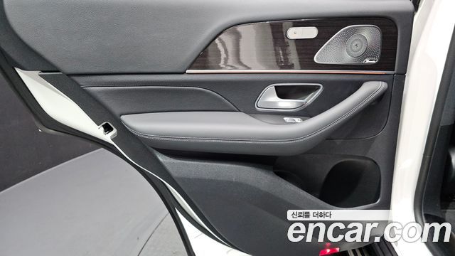 Mercedes-Benz GLE-Class 2023 — photo 15