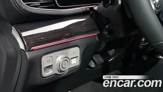 Mercedes-Benz GLE-Class 2023 — photo 28