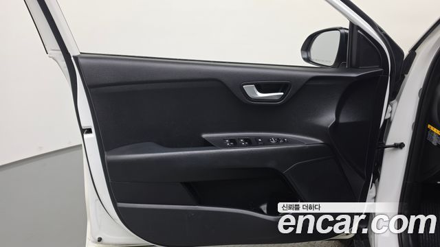 Kia Stonic 2019 — photo 14