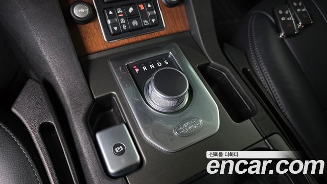 Land Rover Discovery 2016 — photo 9