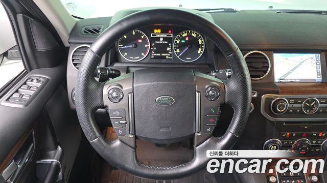 Land Rover Discovery 2016 — photo 13